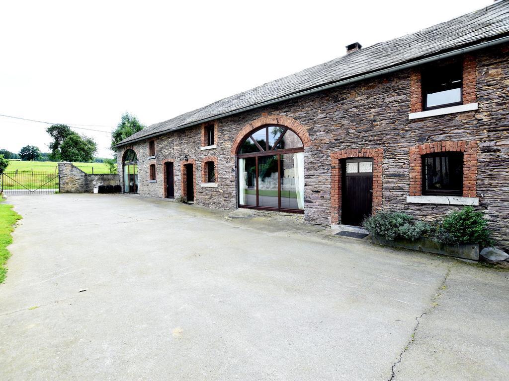 Spacious Holiday Home In Lierneux With Garden Kültér fotó