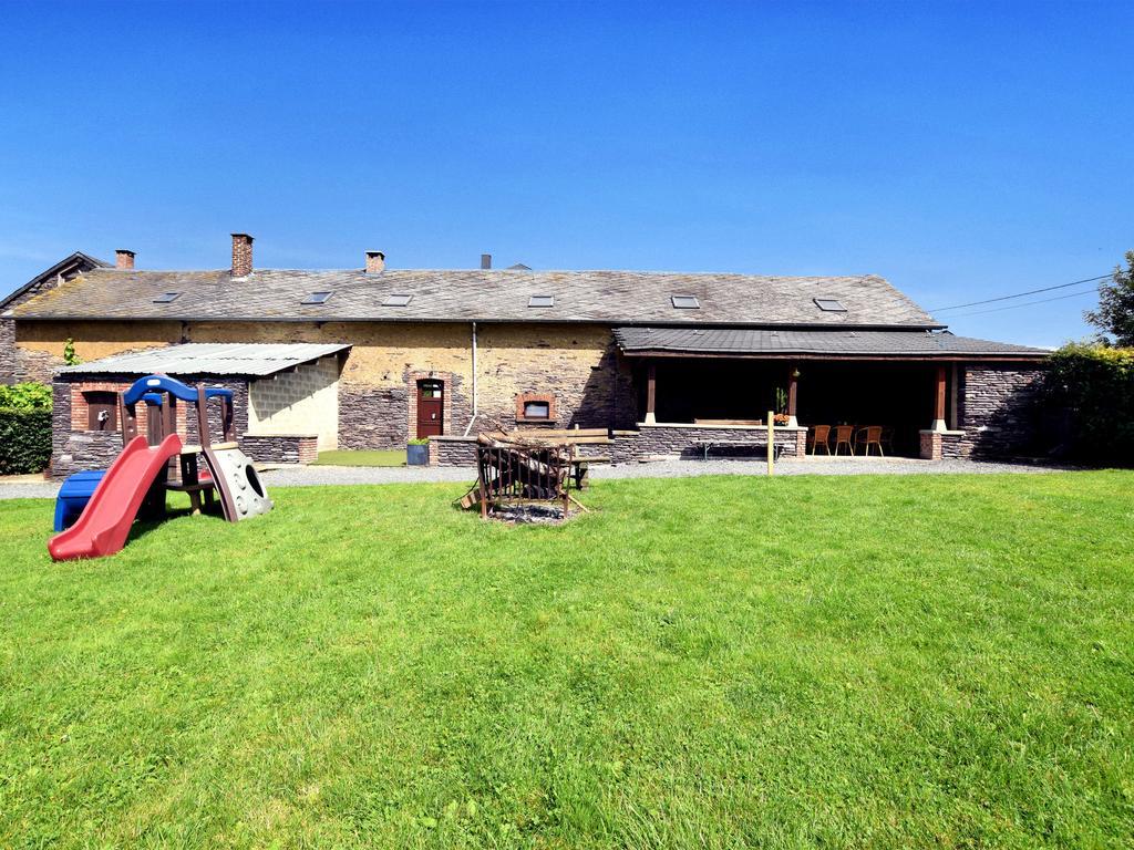 Spacious Holiday Home In Lierneux With Garden Kültér fotó